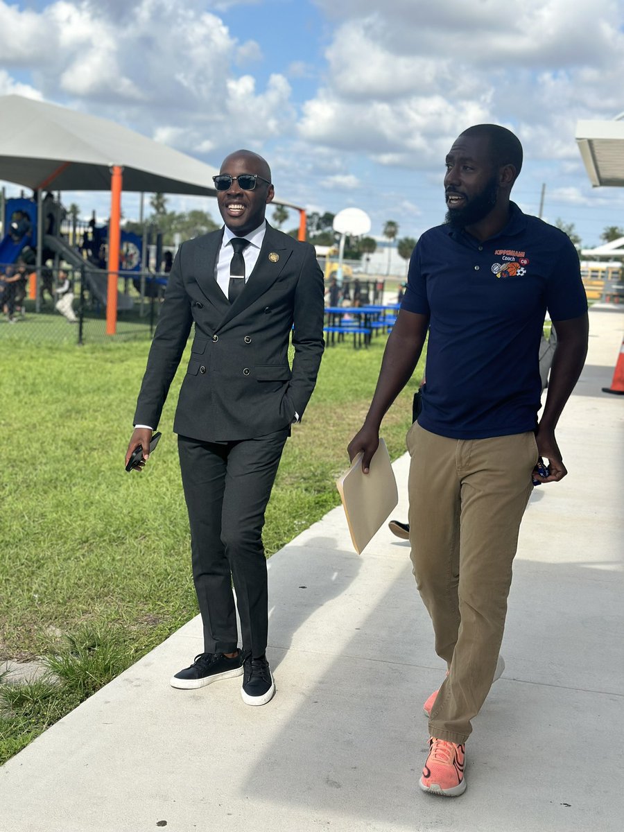 RLStephens3_'s tweet photo. Had an incredible time attending the VIP tour and Career Expo at @kippmiami, inspiring young minds and exploring future opportunities. I also enjoyed a brief but meaningful visit to @mdcnorth to catch up with President Vazquez and Dean Lewis. #KIPPMiami #MDCNorth #CareerExpo https://t.co/HIlH6IiQLU