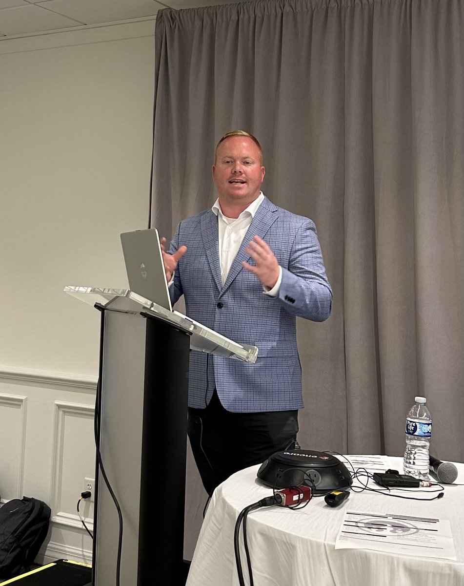 Omer Khan, Skyline Laundromats, and Ryan Spicer, Laundry Depot, outline “a day in the life” of a store owner at Excellence in Laundry. @CoinLaundryAssn #ExcellenceInLaundry