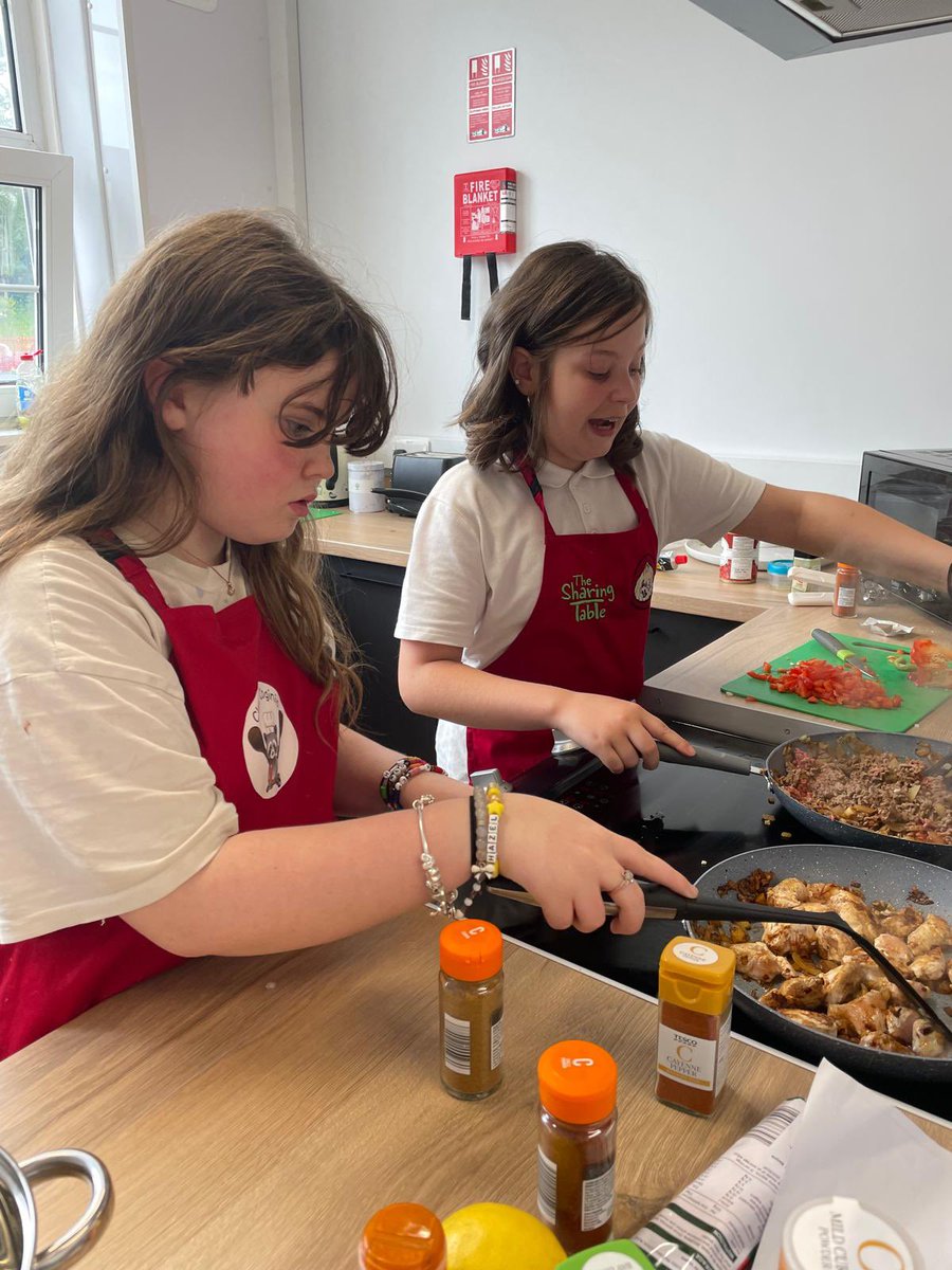 Penclawdd's tweet photo. #Pencstarfish #PencASC cooking club cooked up a spicy 🌶️ meal for tea . Chicken curry and chilli con carne were on the menu. The spicy aromas wafted through the corridors 👌🏻 #PencACL #PencEIC #PencHCI https://t.co/CxQKo51QIC