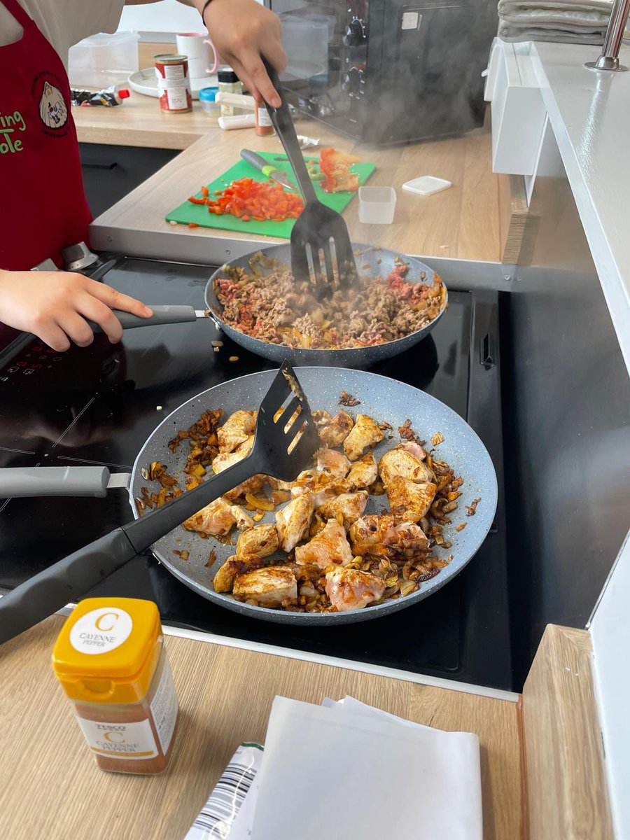 Penclawdd's tweet photo. #Pencstarfish #PencASC cooking club cooked up a spicy 🌶️ meal for tea . Chicken curry and chilli con carne were on the menu. The spicy aromas wafted through the corridors 👌🏻 #PencACL #PencEIC #PencHCI https://t.co/CxQKo51QIC