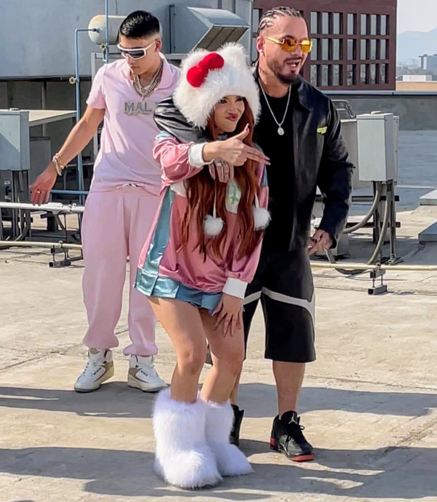 archivosbratz's tweet photo. Estamos a 2 días del estreno, vamos a enfocarnos en lo que verdaderamente importa.🐈‍⬛🔜 

#Jbalvin #YerimuaMusic #Elmalilla #Elbogueto #UzielitoMix https://t.co/9W0ikoYxJp