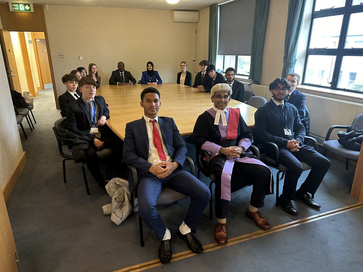 Year 12 students visited the St Albans Crown Court. They observed a trial and sentencing, acting as members of the public. A fantastic,eye-opening experience. Many thanks to HHJ Siddique for this invaluable opportunity. <a href="/SRA_StAlbans/">Samuel Ryder Academy</a> <a href="/TandLSRA/">T&L SRA (@TandLSRA)</a>