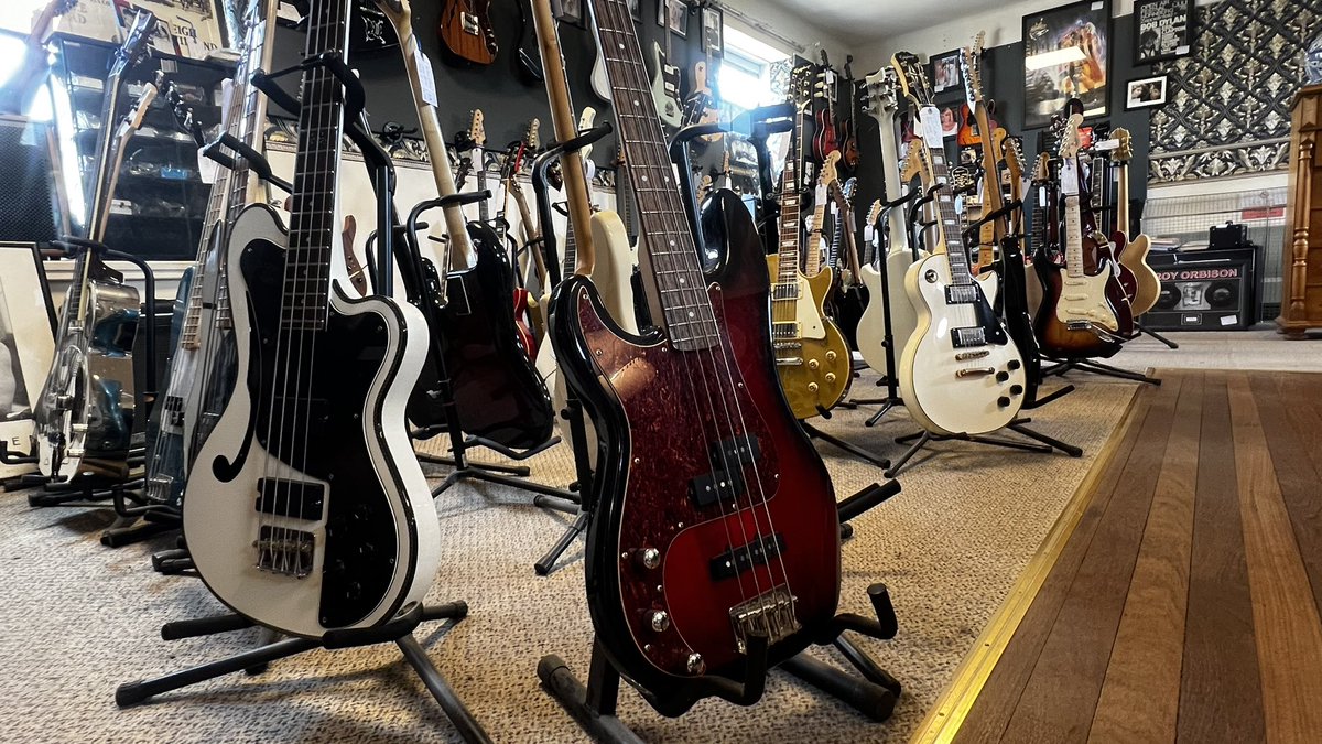 Happy National Buy a Musical Instrument Day! 🎸🎹 Have you been eyeing up a new instrument? Today’s the perfect day to bring it home. 

#Buyamusicalinstrumentday #music #guitarroom #hemswell #antiques #musiclovers #lincoln #lincolnshire