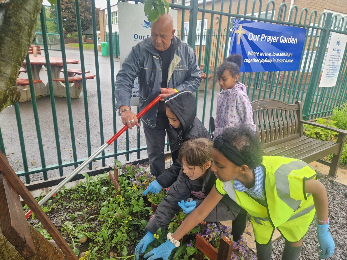 St Jude's Catholic Primary School 🧡 (@jude_primary) on Twitter photo Great work from our chaplaincy group this afternoon setting to work making sure that our prayer garden is a lovely place for our pupils and parents! #catholiclife #cst <a href="/BCPP__/">🧡Catholic Primary Partnership🧡</a> <a href="/PrimaryTolkien/">Tolkien Cluster Schools</a> <a href="/BhamDES/">Birmingham Diocesan Education Service</a> Great work from our chaplaincy group this afternoon setting to work making sure that our prayer garden is a lovely place for our pupils and parents! #catholiclife #cst <a href="/BCPP__/">🧡Catholic Primary Partnership🧡</a> <a href="/PrimaryTolkien/">Tolkien Cluster Schools</a> <a href="/BhamDES/">Birmingham Diocesan Education Service</a>