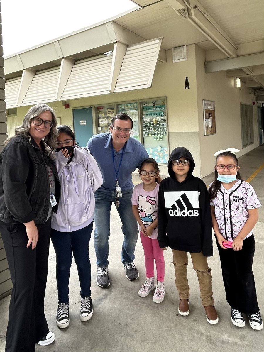Thank you Vision to Learn for helping our students get the glasses they need! It’s glasses day at Woodcrest! @FullertonSD