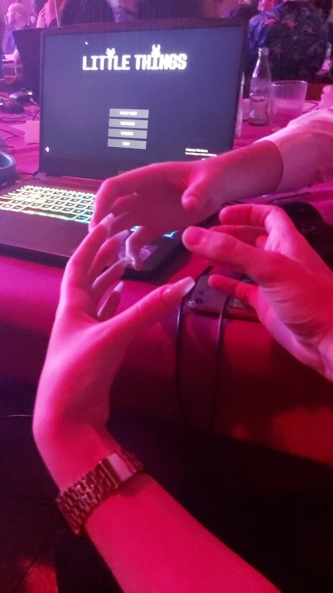 Jaaan_03's tweet photo. Aqui estamos con nuestro trofeo de la DemoDay
Orgullo por el trabajo del equipo, de las cenizas de Hoo D. Nee sacamos un juego que acaba nominado y con halagos de los profes de que por ellos seria GOTY, que es de los mejores y mas pulidos de estos años... https://t.co/6C5TZp1wtP