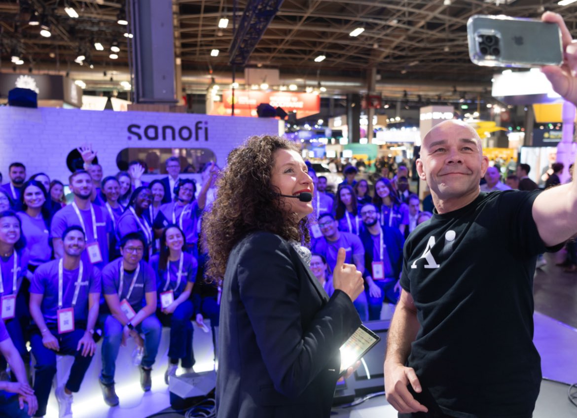 [#Innovation] Clap de fin pour cette première journée à #Vivatech ! Merci à tous ceux qui nous ont rendu visite, et rendez-vous au Parc des expositions Porte de Versailles jusqu’au 25 mai !