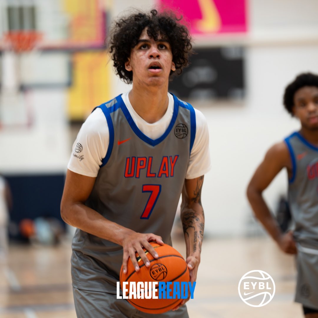 After a DOMINANT @NikeEYB session in Indy (25.8 ppg, 3 rpg, 2.8 apg), @WillRiley_7 tells LR he's remaining focused on his top 5 (NBL, Arizona, Arkansas, Alabama and Kentucky) as he mulls over reclassifying to 2024. His plan is to visit Arkansas, Bama and Kentucky beginning in