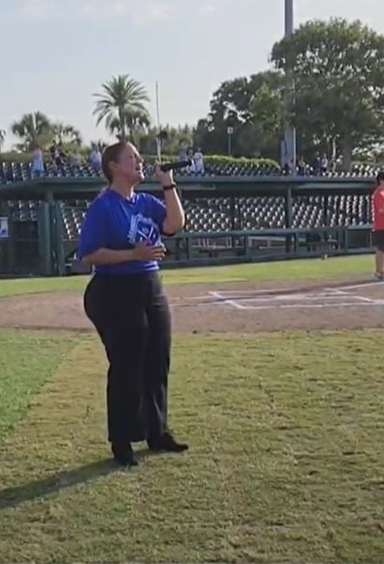 ⚾🧢 Physicians from Cleveland Clinic Indian River Hospital recently participated in a friendly baseball game against local attorneys. Ticket sales benefitted the @Unitedwayirc. Marketing & Community Impact Manager, Luz Molina sang a beautiful rendition of the National Anthem.