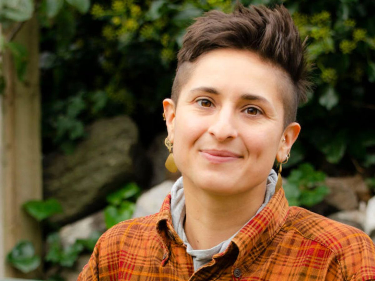 Farmerama Radio (@farmerama__) on Twitter photo Tune in this month to hear an excerpt from Resisting, Learning, Growing, a new podcast by PhD student <a href="/alicetahi/">Ali Taherzadeh</a>.
Ali looks at learning practices in agroecology, honing in on the Farm Hack movement. Check out their guide on running a Farm Hack here 👉 buff.ly/3QX1pYm Tune in this month to hear an excerpt from Resisting, Learning, Growing, a new podcast by PhD student <a href="/alicetahi/">Ali Taherzadeh</a>.
Ali looks at learning practices in agroecology, honing in on the Farm Hack movement. Check out their guide on running a Farm Hack here 👉 buff.ly/3QX1pYm