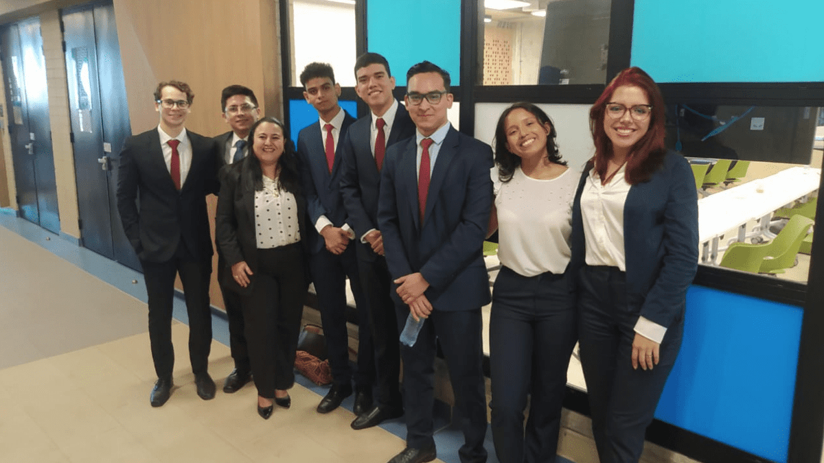 UninorteCO's tweet photo. #OrgulloUninorte 🧵| Estudiantes de Derecho sobresalen en la competencia mundial más prestigiosa de juicios simulados: Philip C. Jessup International Law Moot Court Competition, obteniendo el segundo lugar a Mejor Memorial de Applicant. 👏🤩

¡Te contamos en este hilo! ⬇️ https://t.co/FqGAmtdrUT