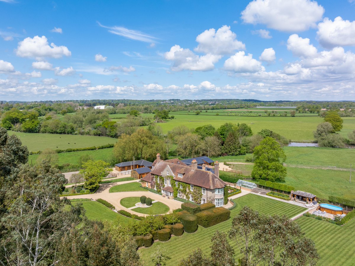 'I have been hugely impressed by the incredible attention to detail the owners have taken in creating this magnificent home.' James Toogood, property agent. This #countryhome in Dorset offers a secondary cottage, outbuildings and #equestrian facilities.➡️ savi.li/6010YbTug