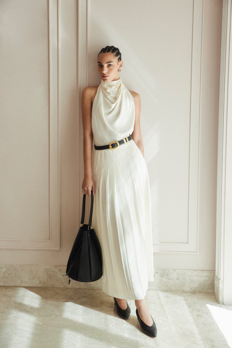 The 'Nathalie' Dress is the intersection of elegance and poshness.

#AltuzarraFW24
wwww.altuzarra.com