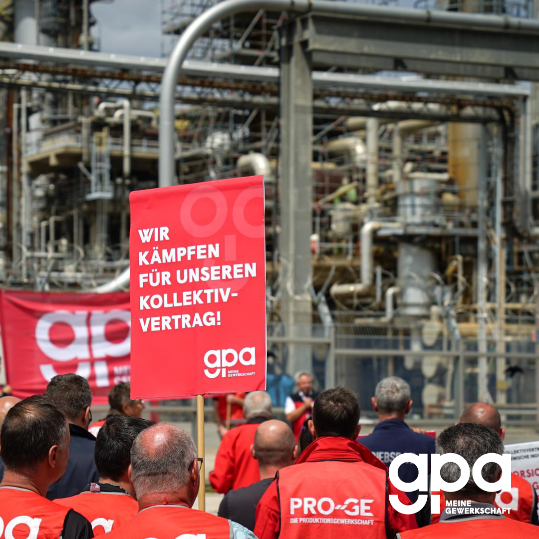 GewerkschaftGPA's tweet image. Heute fand die nächste #Betriebsversammlung statt, da bei den KV-Verhandlungen in der Chemischen Industrie nur eine Erhöhung unter der Inflation angeboten wird. Beschäftigte haben vor Borealis (Schwechat) ihren Unmut kundgetan. ➡️ gpa.at/chemie2024
#deineGewerkschaft