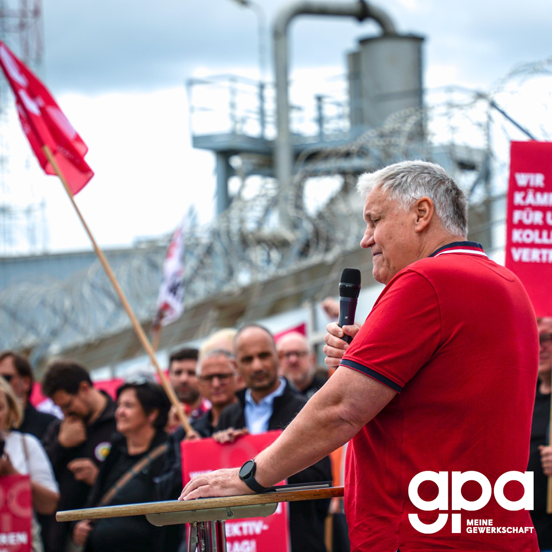 GewerkschaftGPA's tweet image. Heute fand die nächste #Betriebsversammlung statt, da bei den KV-Verhandlungen in der Chemischen Industrie nur eine Erhöhung unter der Inflation angeboten wird. Beschäftigte haben vor Borealis (Schwechat) ihren Unmut kundgetan. ➡️ gpa.at/chemie2024
#deineGewerkschaft