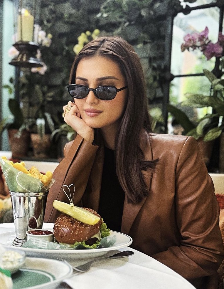 issa vibe 
#TaraSutaria