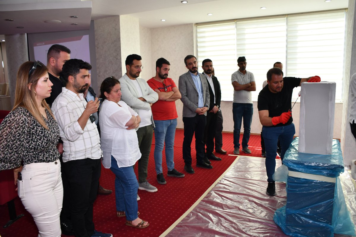 adiyamantso's tweet photo. 🏗️İnşaat Mühendisleri Odası Adıyaman Temsilciliği ile Odamız birlikteliğinde “Binalarda Karbon Fiber Güçlendirme ve Uygulama” konulu sunum ve uygulama yapıldı.
@MehmetTorunoglu @TOBBiletisim @ufukbyrr @tuncaykaya02 @murat_ayabak https://t.co/hljdqp18AM