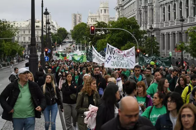 🗞Sindicatos educativos iniciarán nuevas movilizaciones con una concentración el 3 de junio frente a Hacienda🔽 #CCOO en los medios @europapress Una concentración frente a la sede de la Consejería de Economía, Hacienda y Empleo a partir de las 18.00 horas marcará ese día el