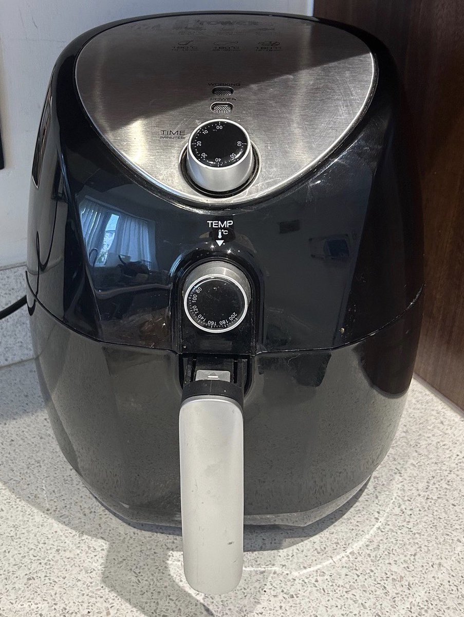An air fryer is a welcome addition to one of our kitchens. Many thanks to #rehomeyourelectricals. Don’t forget to donate your spare small electricals to MK Community Fridge they really #makeadifference