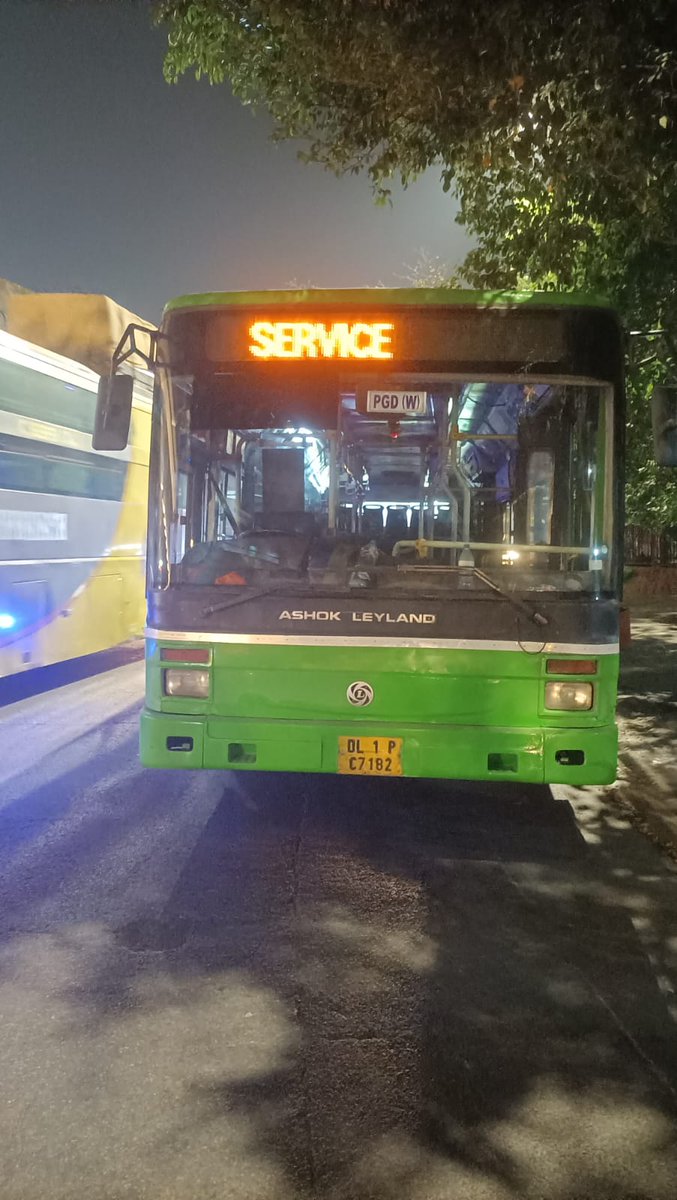 Traffic Alert Traffic is affected in the carriageway from Tis Hazari towards ISBT Kashmiri Gate due to break down of a bus under Yudhister Setu. Kindly plan your journey accordingly.