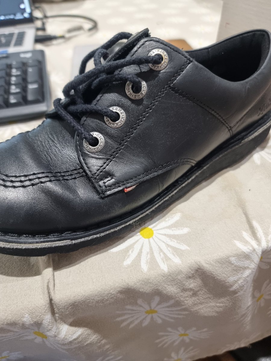 Amy_V_Roberts's tweet photo. @nextofficial these schools were delivered today, absolutely disgusting! Not sure what's happening at your warehouse #shocking #secondhandshoes #filthy Even the store manager I've just seen wouldn't even pick them up out of the box https://t.co/AqEWxrFR4M