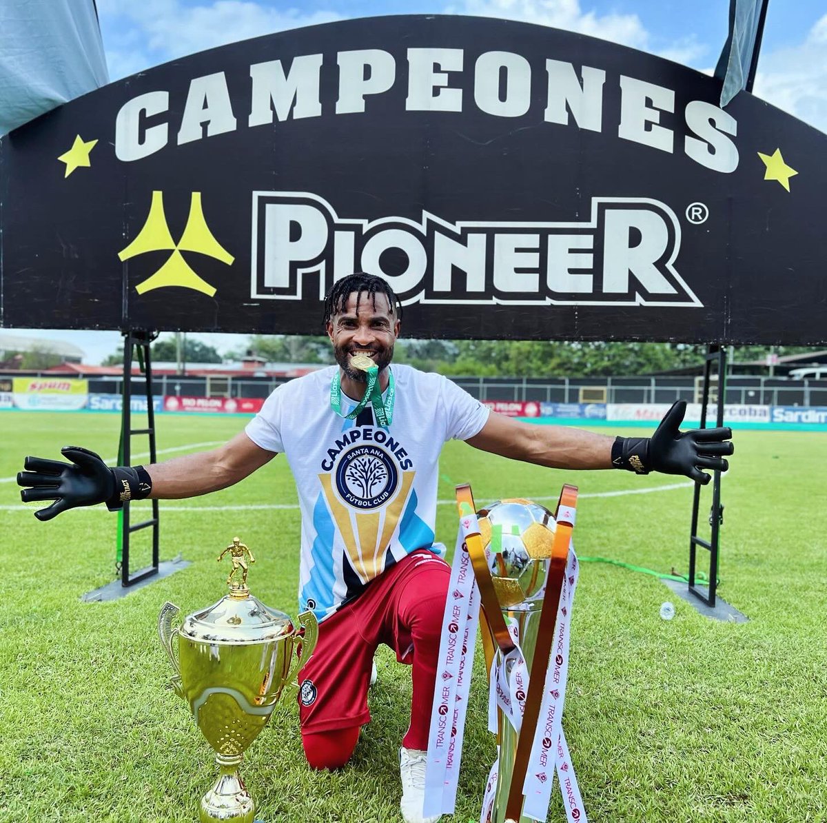 Nunca olvides que los sueños se cumplen con la ayuda de DIOS, 
que la vida se enfrenta con determinación y con mucha fé 
pase lo que pase DIOS siempre proveerá las fuerzas necesarias para lograrlo, no es fácil pero para Él no hay nada imposible.

3años después se lo logré 🙏🏽🏆🥇