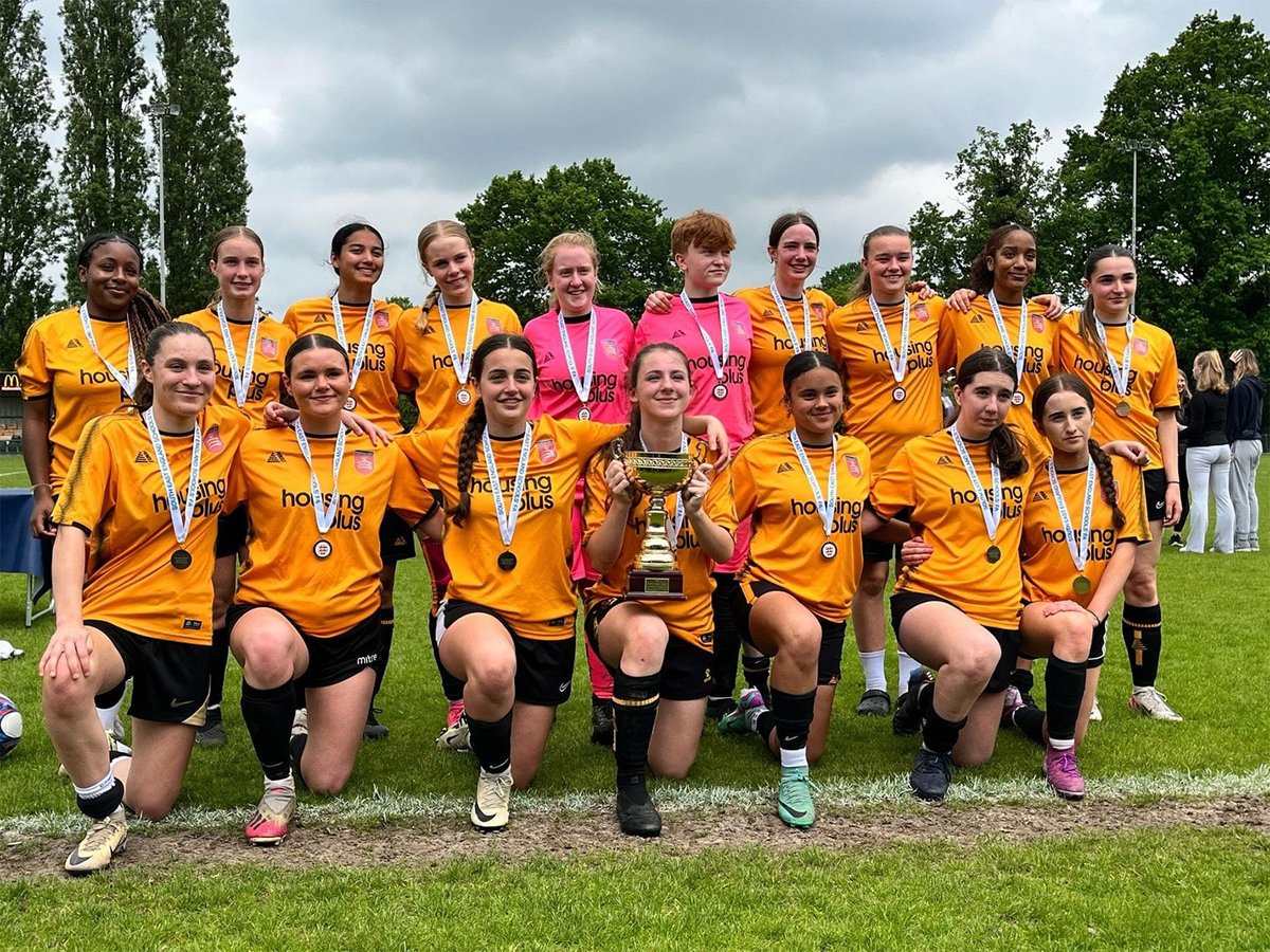 The #Middlesex U16 Girls Representative Squad won the Victoria Dodds Trophy for the first time since 2010-11 with a 4-2 win over Sussex last Saturday. All the details are at msfa.co.uk/middlesex-win-…