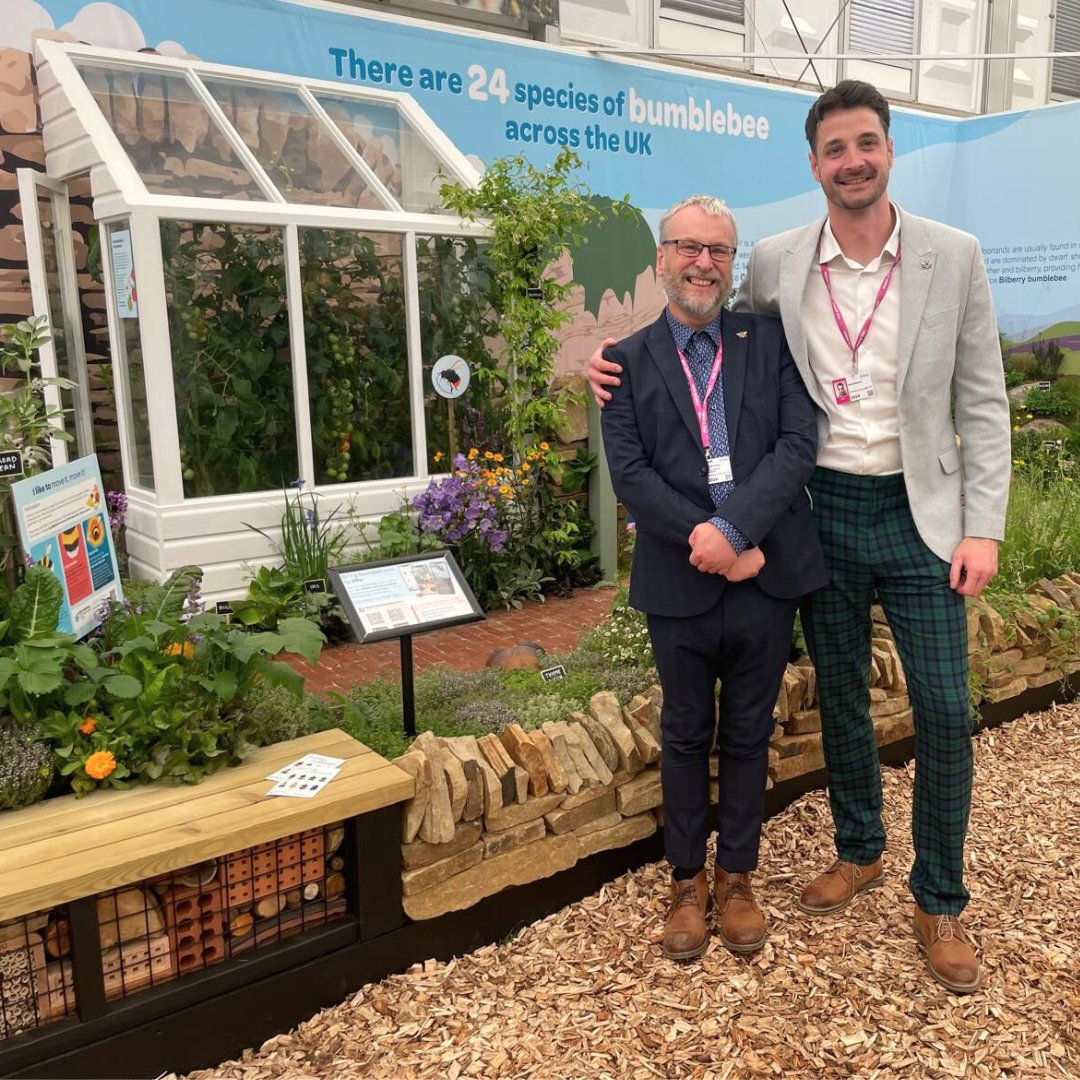BumblebeeTrust's tweet image. We are buzzing to have won a silver-gilt medal for our Diversity is Queen exhibit at #RHSChelsea Flower Show🐝

In partnership with @GroundControlGC , our exhibit showcases various habitats supporting some of our common and scarcest bumblebees🏞️

🤝@habitat_aid @FlyingFlowersUK