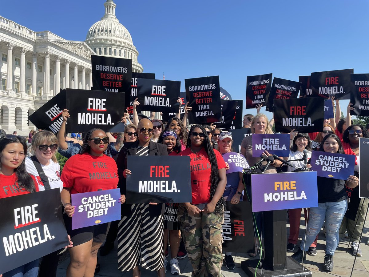 New: We just wrapped up a press conference with @RepPressley @Ilhan @RepChuyGarcia @RepCasar @SenMarkey @AFTunion @theSBPC @YoungInvincible and more to tell the Dept. of Education to Fire MOHELA.