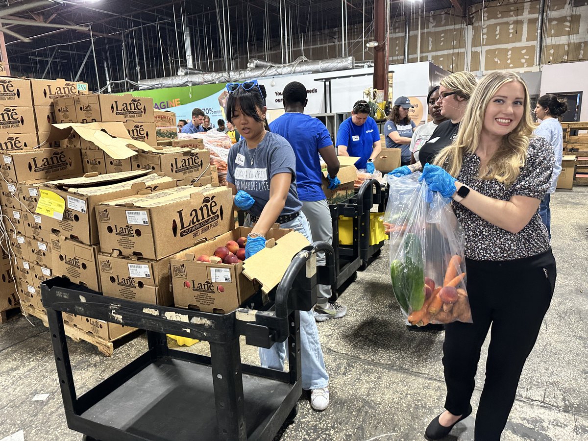 TOURISM GIVES BACK: We were proud to join this group of volunteers at @FeedingTampaBay to help feed hungry families in our community! Thank you to @visittampabay for organizing this event in honor of National Travel and Tourism Week.

@cityoftampa 
@ustravel_association

#NTTW24