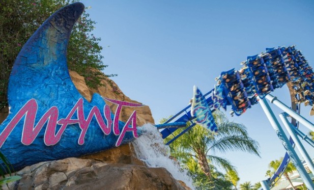 Happy 15th birthday to Manta at SeaWorld Orlando! Guess you could say time is FLYing by 🎂