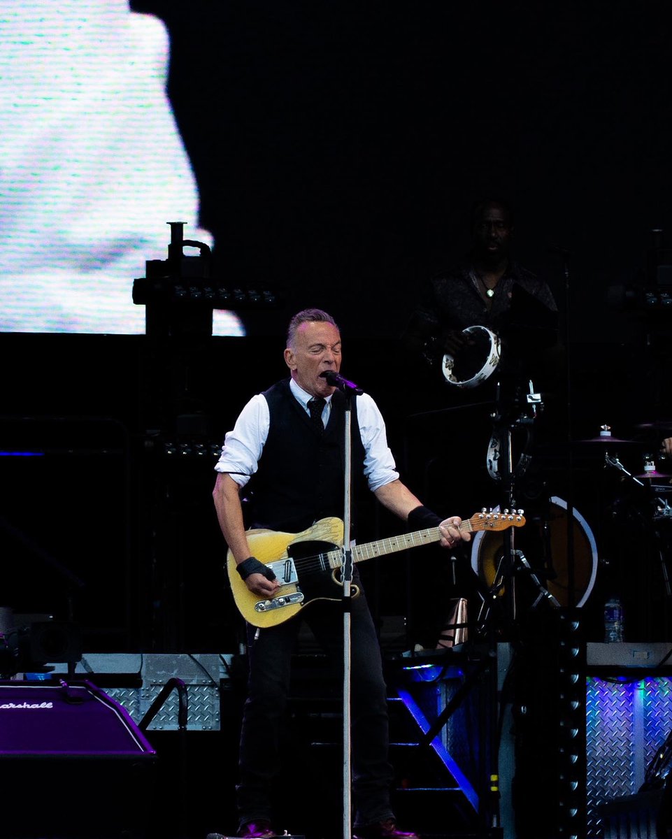 A few more of @springsteen & The E Street band 😎 
.
Also including the remarkably talented ; @StevieVanZandt , @jakeclemons , @EStreetMax , @nilslofgren & Soozie Tyrell ❤️
.
Shot for the wonderful @thethinair | An awesome @aikenpromotions gig ❤️