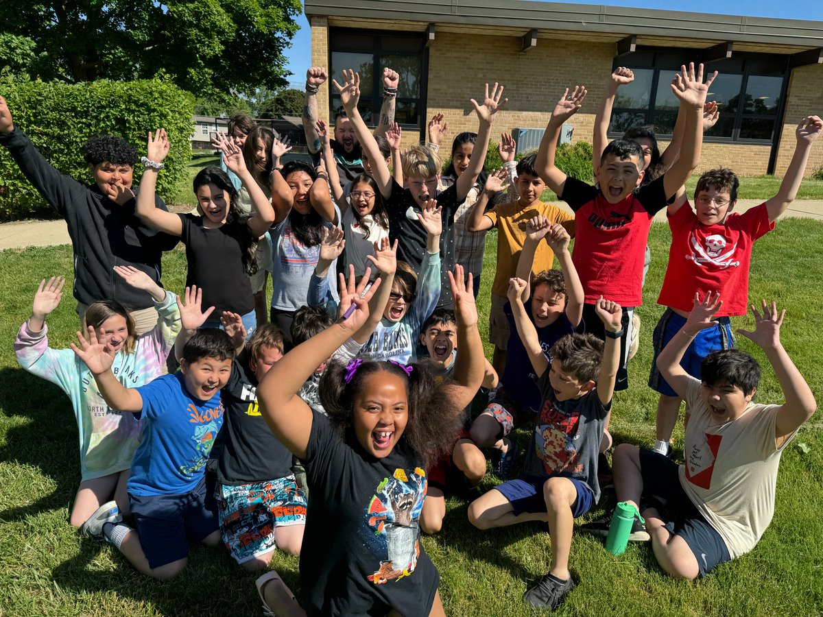 Eddie Hren (@hren5thmurphy) on Twitter photo 1st day/Last day pics (w/some silly ones bc last day) from my biggest class ever <a href="/WmFMurphy68/">WilliamFMurphySchool</a> - I'm going to miss this great group tons. 1st day/Last day pics (w/some silly ones bc last day) from my biggest class ever <a href="/WmFMurphy68/">WilliamFMurphySchool</a> - I'm going to miss this great group tons.