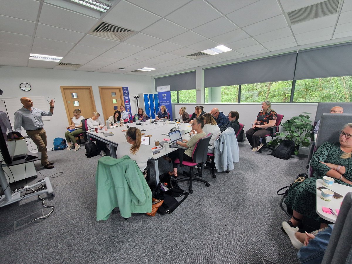 QICTM's tweet image. 3ydd sesiwn ddysgu ar gyfer ein #FallsCollaborative a mae Iqbal Naveed yn trafod y daith gyd-gynhyrchu hyd yn hyn ar gyfer y prosiect 'Don't Fall for it' @pgimmo @dmacchiavello @CathrynEps @GemmaGash1 @LaurenWardman @LisaLoveGould1 @sophiebassett6 @SafetyCTMHB