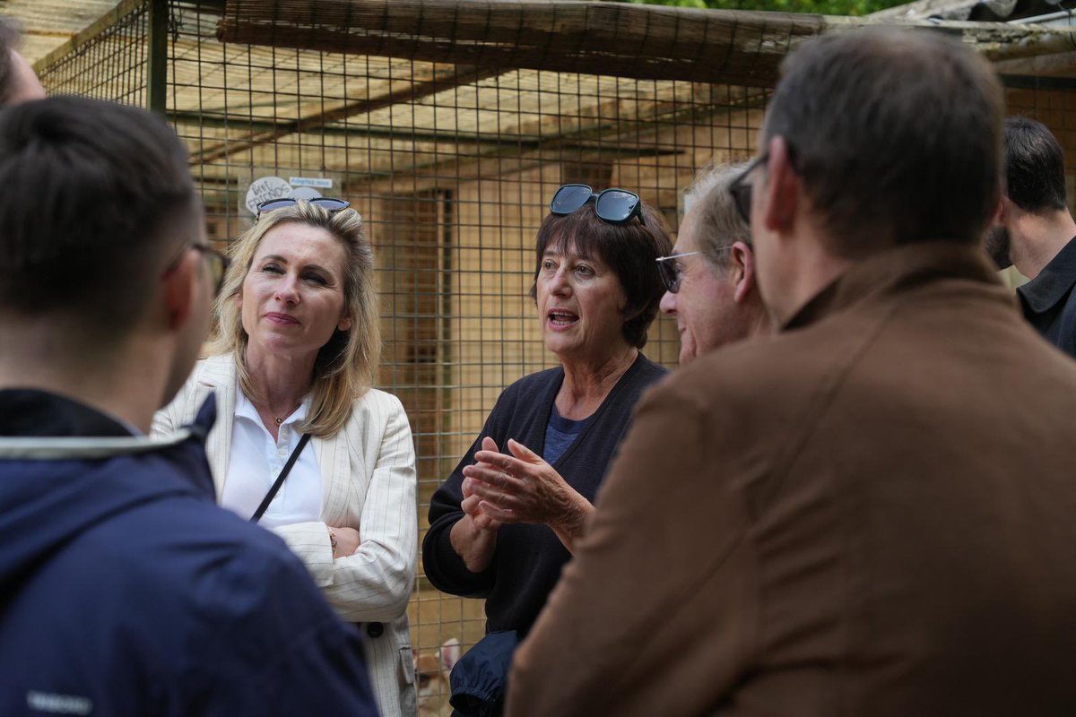 EureenNormandie's tweet photo. [ #SPAE ] Notre président, Alexandre Rassaërt a rencontré les bénévoles de la SPA d'Évreux qui œuvrent chaque jour sans relâche pour le bien-être de leurs pensionnaires, et les rassurer concernant l'implication du Département de l'Eure pour leur futur. https://t.co/sch96mtOjl