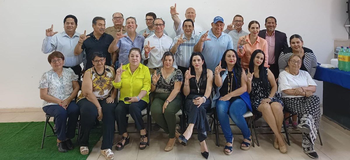 SASantibanez's tweet photo. En #Celaya con líderes de colonias y sociedad civil, en @pro24esp todas las voces cuentan, cada propuesta es valiosa, las ideas son escuchadas para fortalecer el proyecto de gobierno de @LibiaDennise 
#LibiaGobernadora
#VotaLibia
#EllaSíPuede
Regístrate: https://t.co/WmGUZ8xb41 https://t.co/NS12rPIDM7