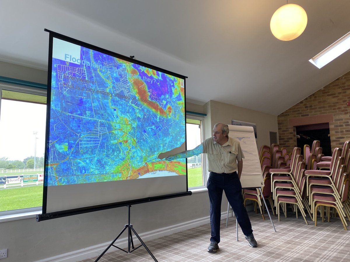 Kieran Sheehan from @JBAConsulting talking about floodplain processes at our Restoration in Practice course this morning. #FBAtraining #RiverRestoration