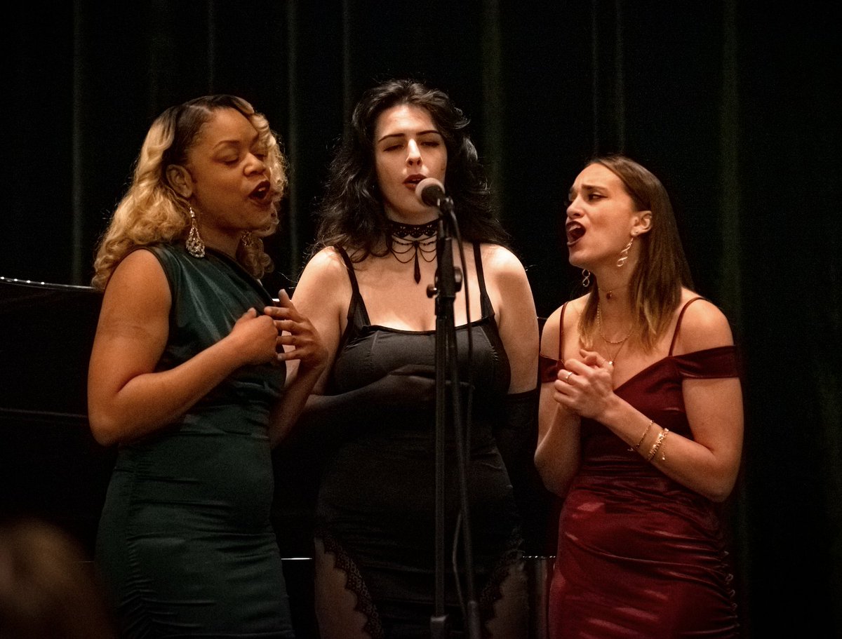 Discover the power of your voice with Angeles Academy of Music's comprehensive vocal lessons! 🌟 We provide a supportive environment where singers of all levels can thrive. #AngelesAcademyofMusic #SummerVocalLessons 🎤