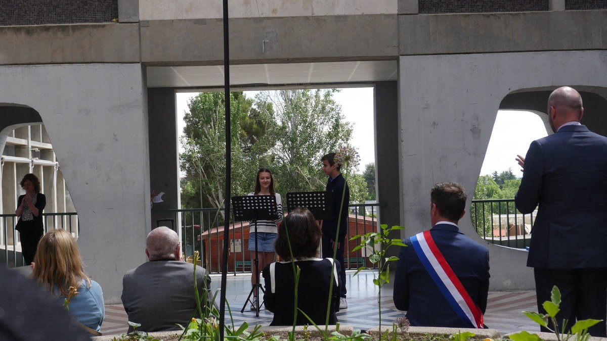 Esta nueva mediateca reunirá las dos bibliotecas actuales de la ESO y bachillerato. 
Así pues, tras la construcción del parvulario que se inauguró en 2019, le toca a la secundaria empezar a reconstruirse.