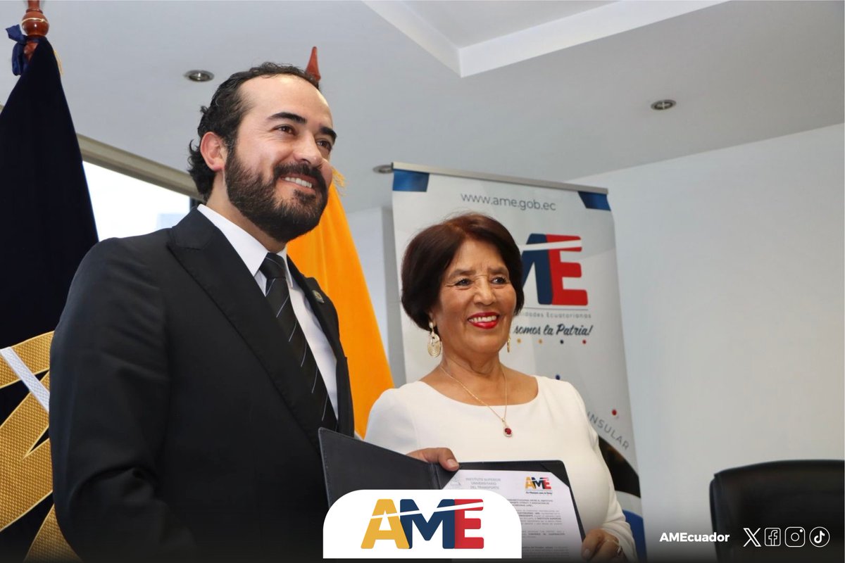 AMEcuador's tweet photo. El presidente de #AME, @patricio_maldo, y Cecilia Flores, rectora del #ITESUT, firman un convenio para facilitar el acceso a becas de funcionarios municipales:
🟡Programas de especialización
🔵Cursos de conducción profesional
🔴Formación de Agentes de Tránsito
#AME es gestión https://t.co/e5hG7VP1Tx