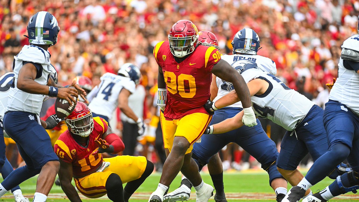 Blessed to receive an offer from the university of Southern California🔴🟡✌🏾@bruce_bible @GregBiggins @PGregorian @adamgorney @latsondheimer @mtorressports @SierraCanyonFB #gotrojans🗡️