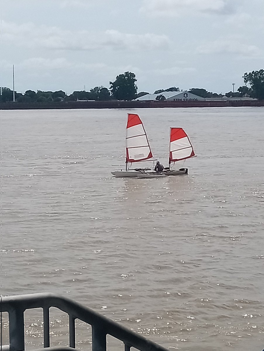 SafetyCreation's tweet image. Canoist floated by ferry landing a few minutes ago.

#SafeFunByCap 
#transitsecurity #eventsecurity