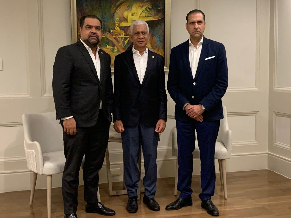 Reunión sostenida entre el Honorable Presidente del Senado Ricardo de los Santos, el Consultor Jurídico, Alejandro Peña y el Dr. Servio Tulio Castaños, Vicepresidente Ejecutivo de Finjus, donde se acordó realizar un taller de inducción con los Congresistas electos