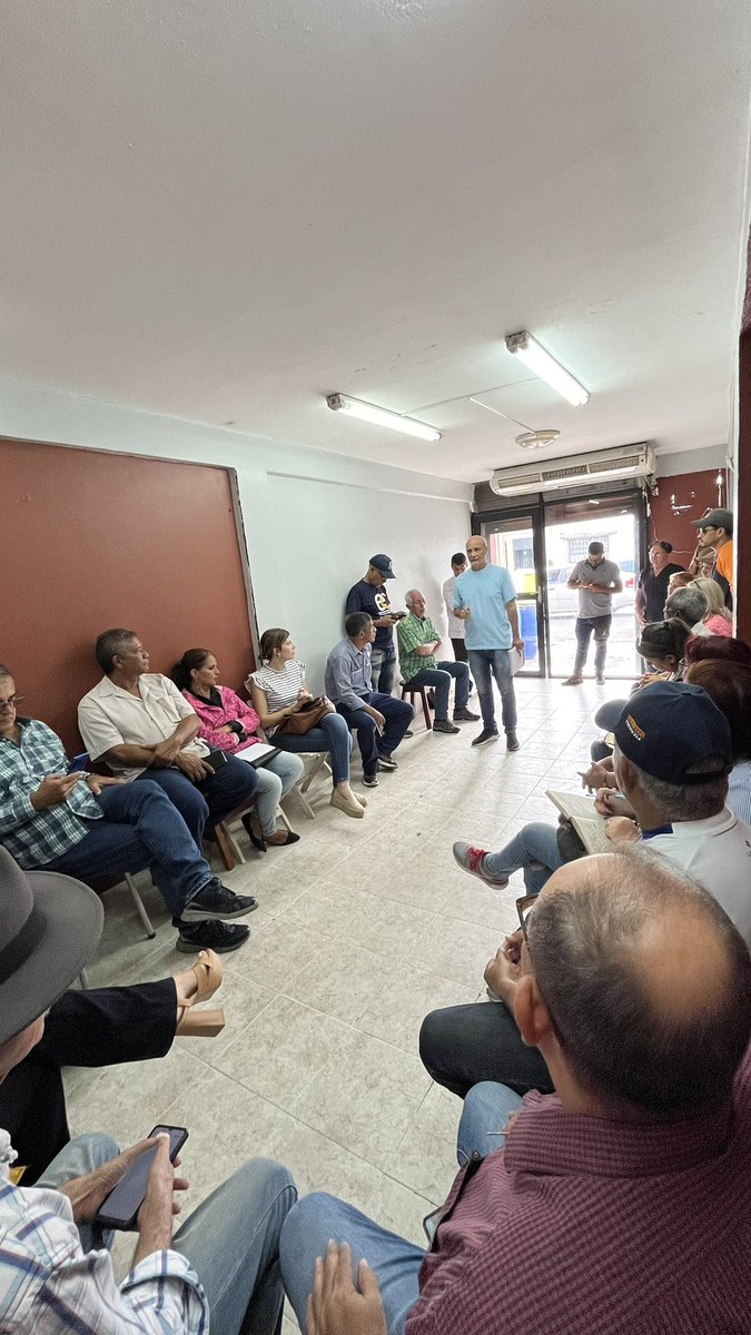 Continuamos con la gira del Comando de Campaña Estadal, hoy en el municipio #Páez en reunión de análisis del comando municipal, sin descanso nos organizamos para arrasar este #28Jul 🗳️🇻🇪

#HastaElFinal