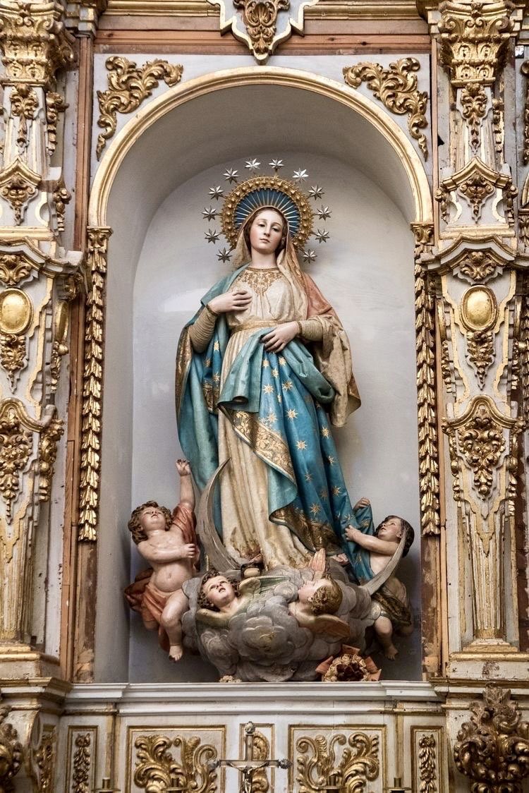 Ave María, grátia pléna, Dóminus técum. Benedícta tu in muliéribus, et benedíctus frúctus véntris tui, Iésus. Sáncta María, Máter Dei, ora pro nobis peccatóribus nunc et in hora mortis nostræ. Amen