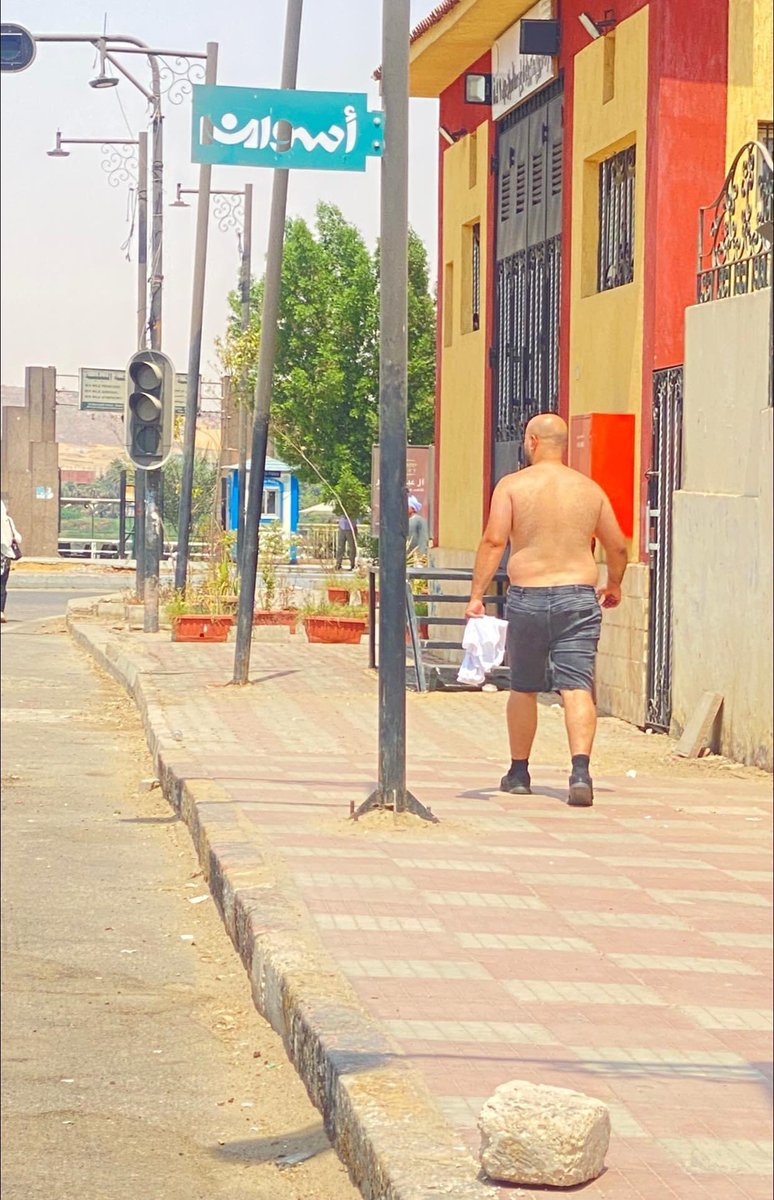 KahrabaFahd's tweet photo. الجو عندكم فاسوان حلو :
اسوان : 🥵 https://t.co/AQo1ojOK4l