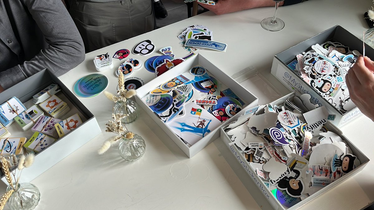 <a href="/MyStickerbox/">MyStickerbox</a> 1 &amp; 2 onsite @mc2mc evening event ‘cloud incorporated’ <a href="/aavdberg/">André van den Berg - MVP 🇳🇱 🐱‍👤 🇺🇦</a>