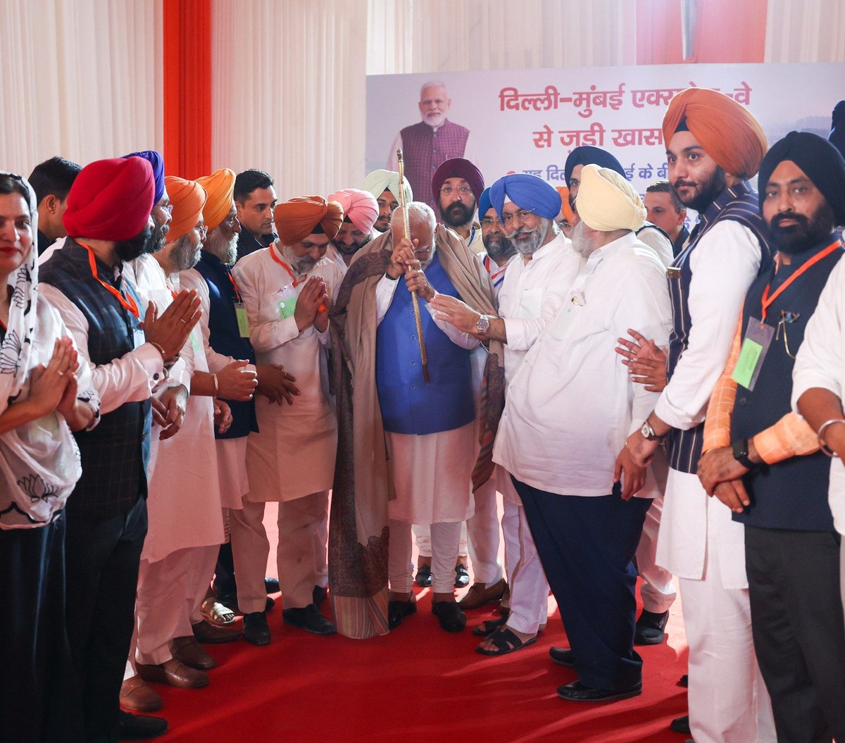 During today’s rally in Delhi, met a delegation of Sikh community leaders, including members of the Delhi Sikh Gurdwara Management Committee. Our Party will always work for the welfare of the Sikh community. We cherish the ideals of the Sikh Gurus and the community’s service to