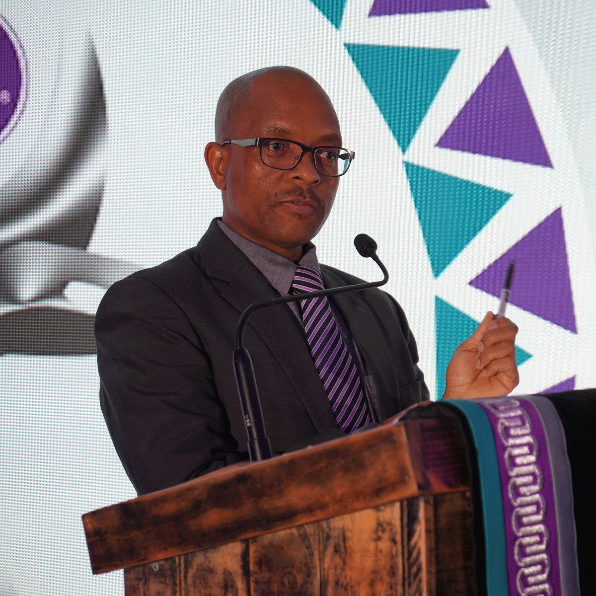 theNWU's tweet photo. Mr Clement Manoko, Executive Director of Corporate Relations and Marketing, kicks off the evening by discussing the impact of NWU culture on our brand. #MyNWU #NWUMediaandOCBRAwards #NWUWay https://t.co/Ow9fX0HDfP
