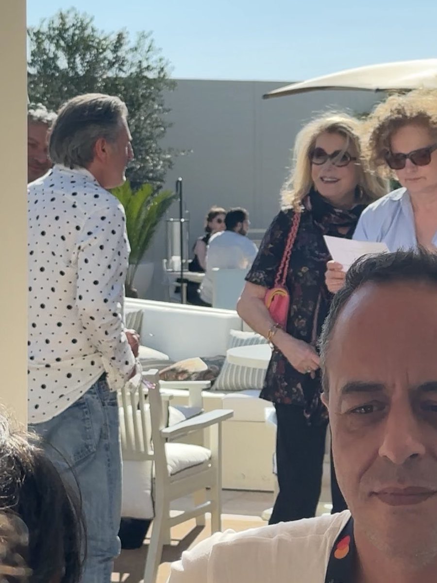 When Daniel Auteuil interrupts the interview for a second to say hi to someone he knows and that someone is Catherine Deneuve #Cannes2024